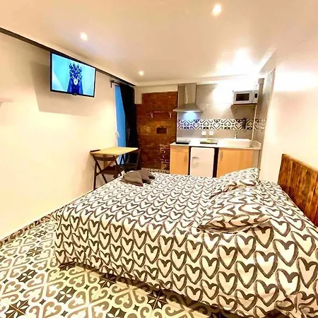 B4 Estudio Nuevo! Cocina Y Bano Privado! A 1 Calle Del Metro Apartment *