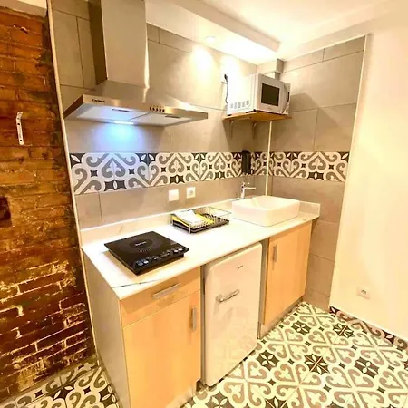 B4 Estudio Nuevo! Cocina Y Bano Privado! A 1 Calle Del Metro * Barcelona