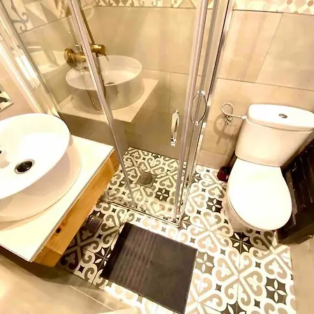 B4 Estudio Nuevo! Cocina Y Bano Privado! A 1 Calle Del Metro Barcelona